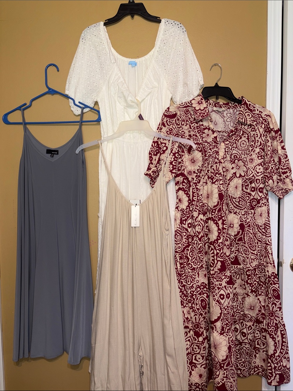 Women's Boutique Lot of Small
Dresses Maxi and Midi and new Sleeveless Jumpsuit